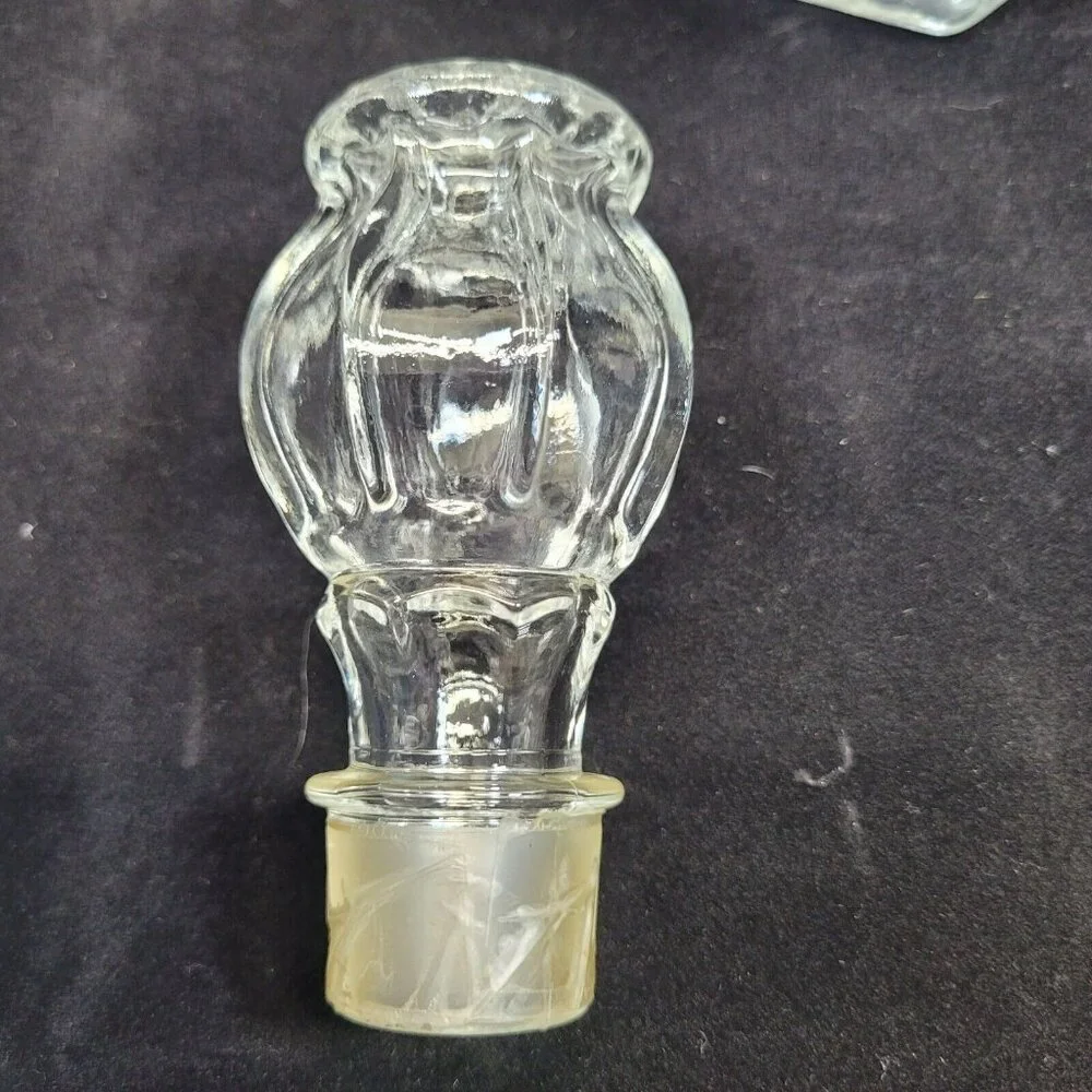 Pressed‎ Glass Liquor Decanter Clear Diamond Pattern Stopper 14.5in Vtg